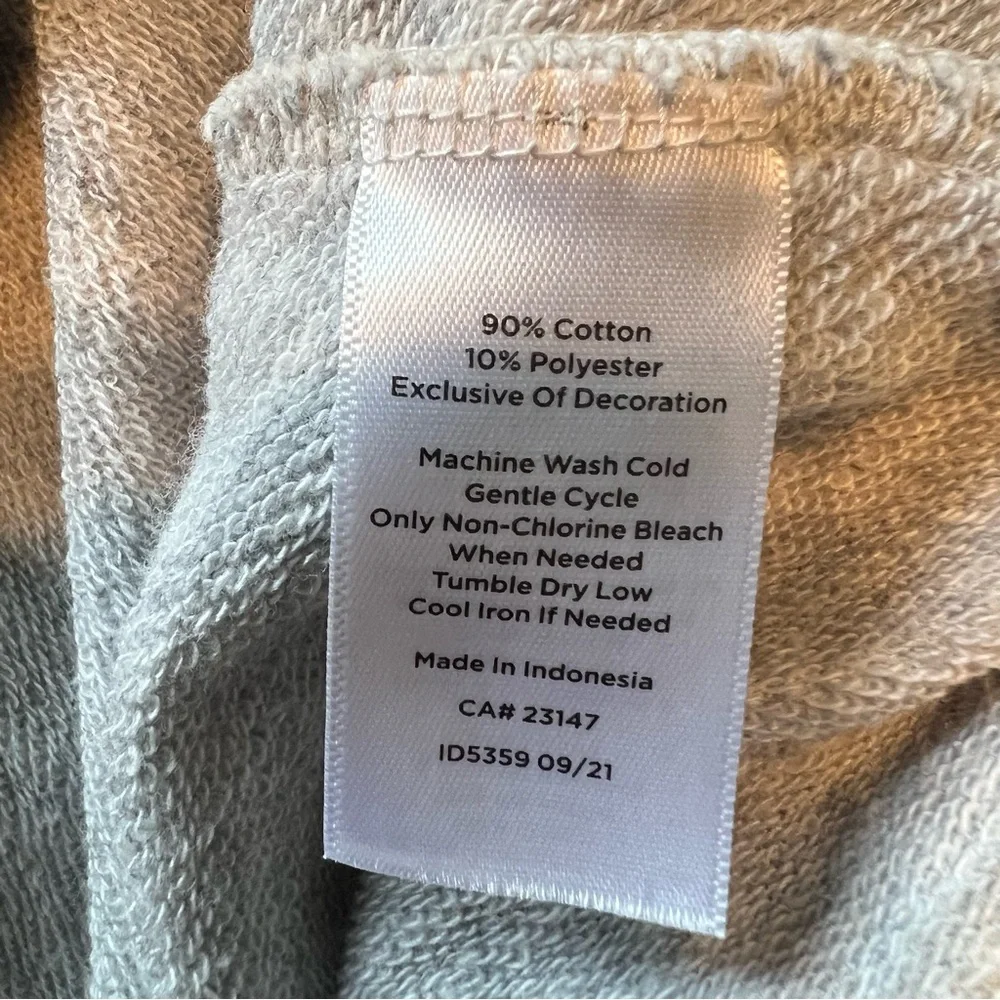 Talbots gray sweatshirt with embroidered green Shamrocks. Size XL - Picture 10 of 10